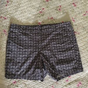 Loft outlet, size 14, navy and white short